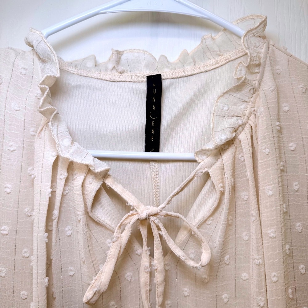 Luna Rae Cream Clip Dot Ruffled Flutter Sleeve Top Size Large romantic boho - Picture 2 of 8